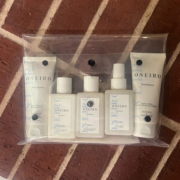 New Oneiro 5pc Body Care Set + Shower Bag - Picture 1 of 4